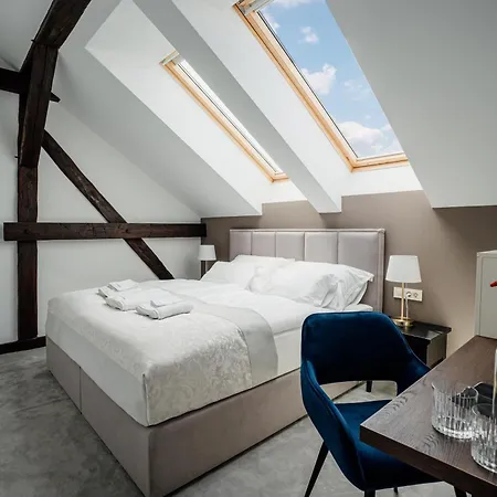 Grand * 柳托梅尔