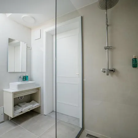 Grand * 柳托梅尔