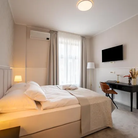 Hotel Grand *
