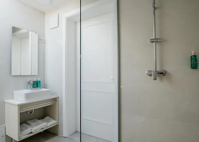 Grand * 柳托梅尔