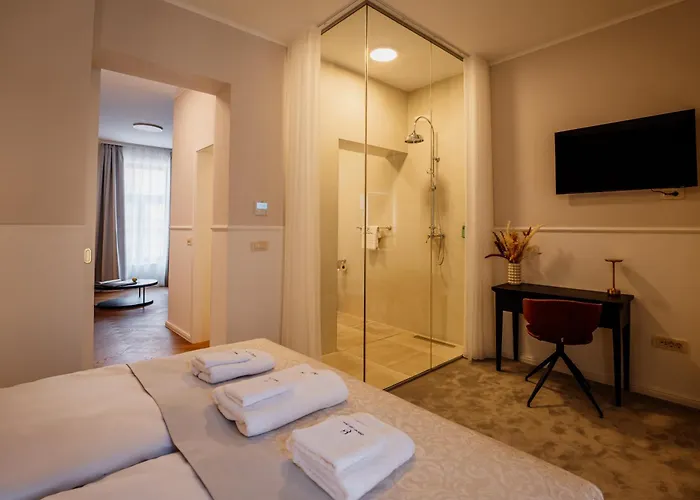 Grand * 柳托梅尔