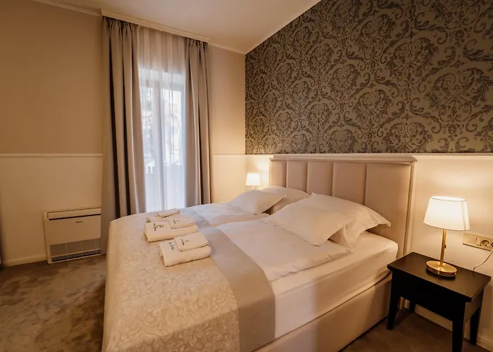 Grand * 柳托梅尔